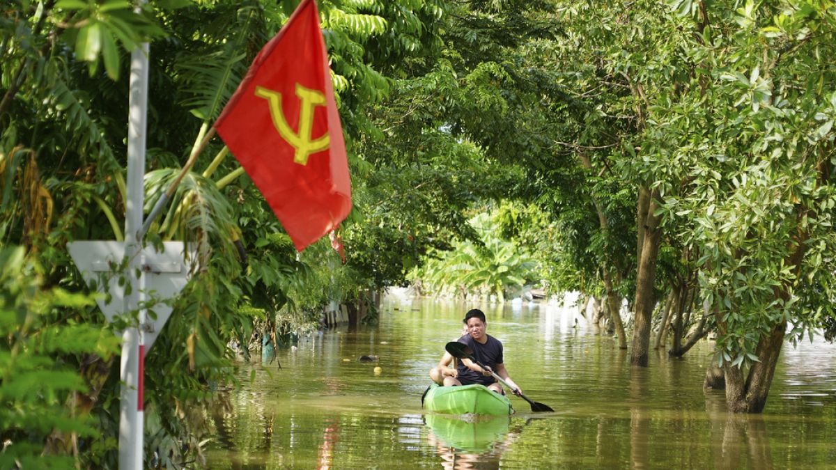Yagi Tayfunu'nun etkili olduğu Vietnam'da en az 233 kişi hayatını kaybetti