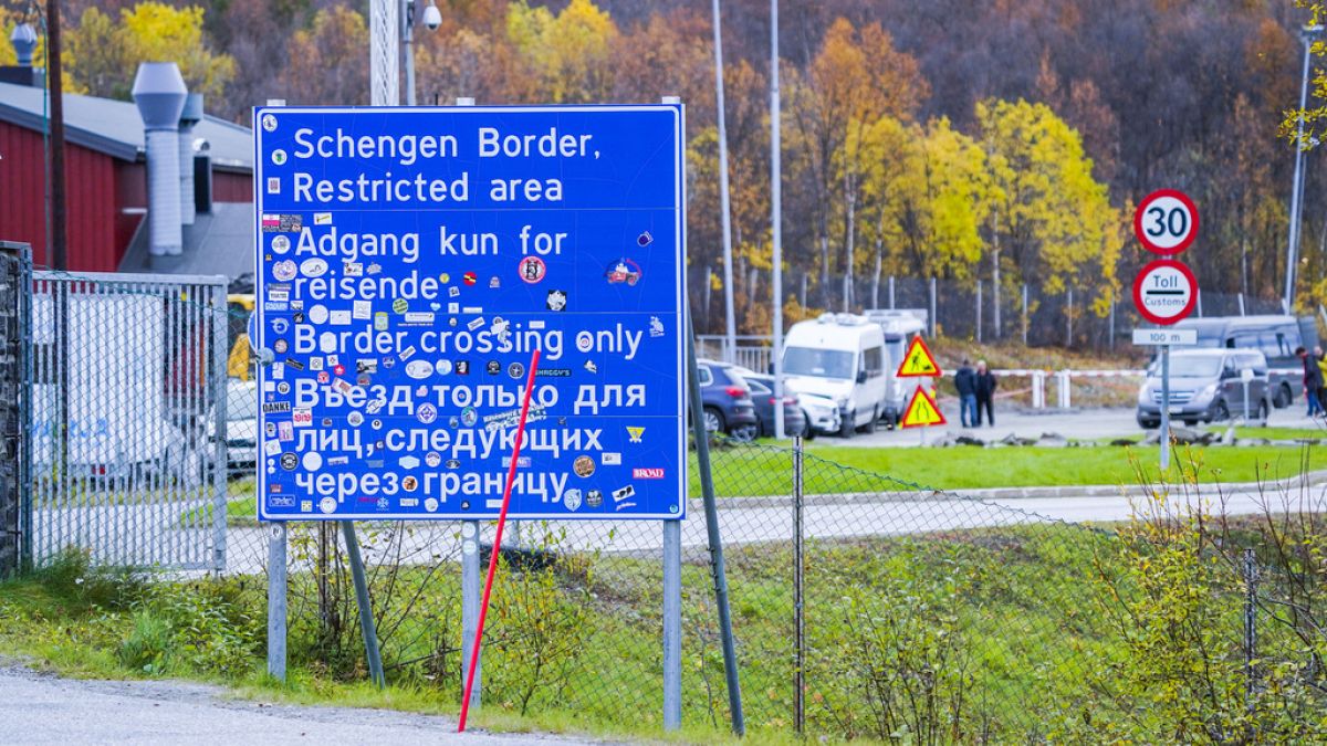 Norveç, artan Yahudi karşıtı tehditlere karşı geçici sınır kontrolleri uyguluyor