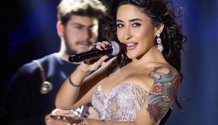 Melek Mosso'nun cesur sahne stili sosyal medyada tartışma yarattı!