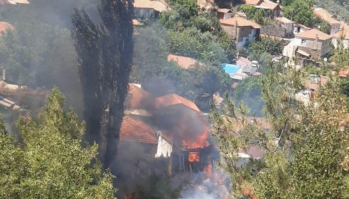 Aydın'da iki yangın!  Evler hasar gördü ve olay ormanlık alana da yayıldı.