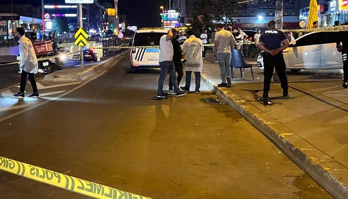 Esenyurt'ta bir restorana silahlı saldırı!  Yoldan geçen bir kişi vurularak hayatını kaybetti