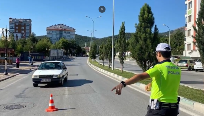 Bir haftada 2 buçuk milyon araç!  Trafik kazalarına sebep olanlar da var, hız ihlali yapanlar da...