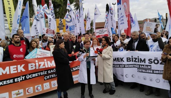Aile hekimlerinin ardından sağlık çalışanları da iş başında! İstanbul Tıp Fakültesi önünde toplandılar