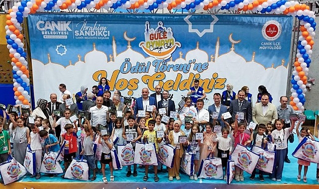 3000'i aşkın çocuk Canik Camisi'ne koşup hediyelerini alıyor - GÜNDEM