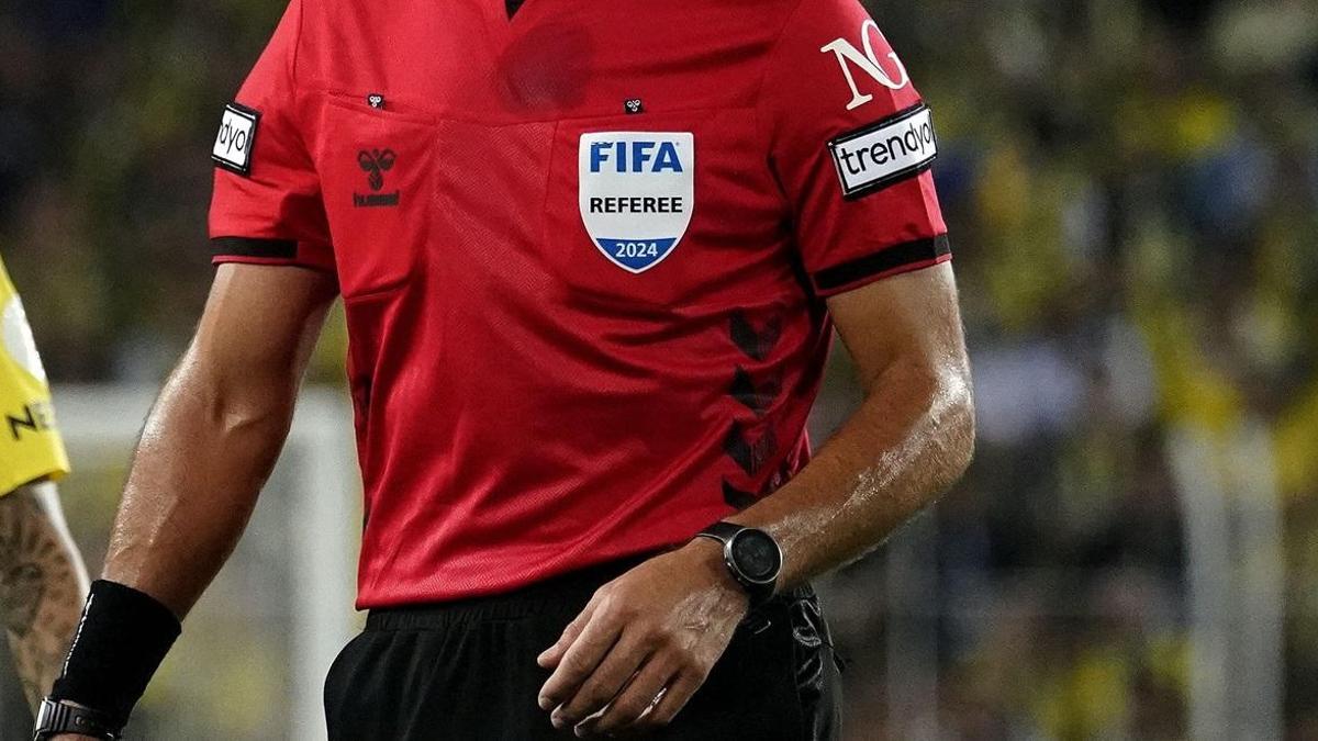 UEFA'nın Kadir Sağlam ve Zorbay Küçük'e görevi!
