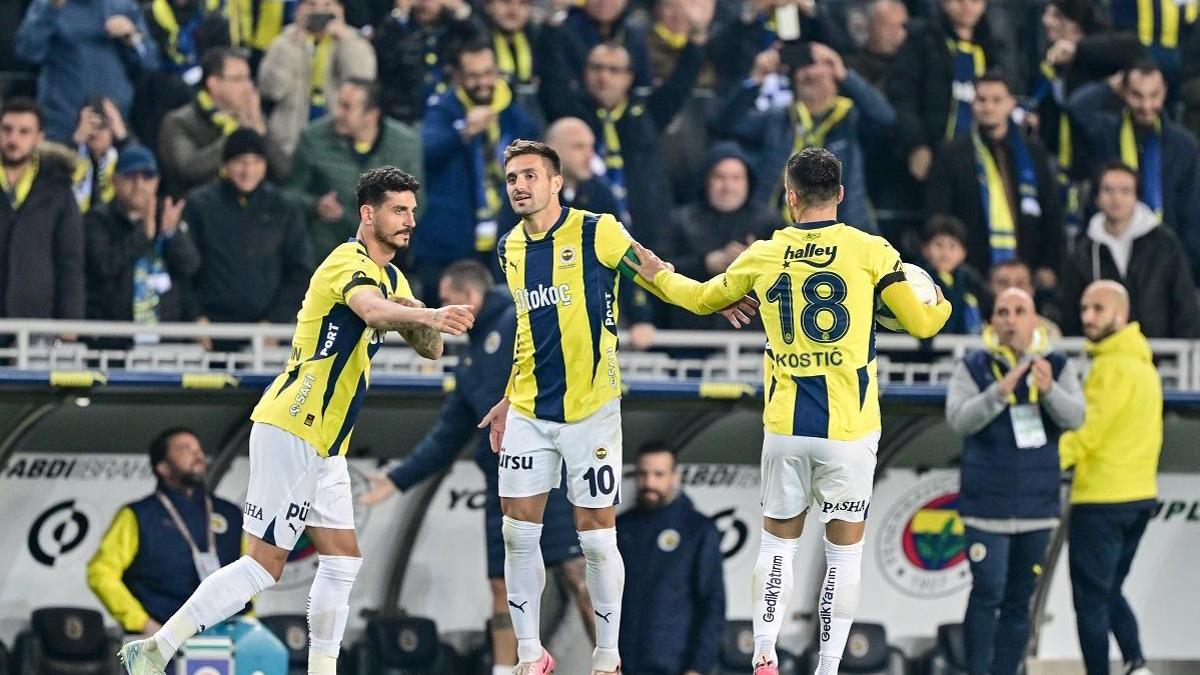 F.Bahçe, Sivasspor'u rahatlıkla yendi ve Galatasaray'ı geride bırakmaya devam ediyor