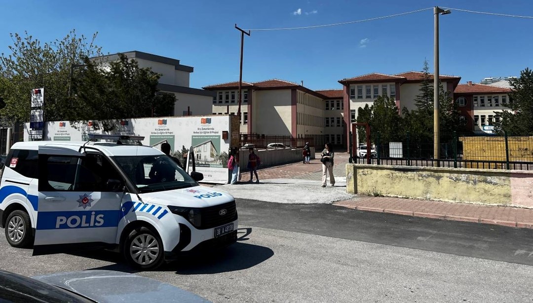 Çocuklarını beklediği okul önünde eski eşi tarafından bıçaklandı - Son Dakika Türkiye Haberleri