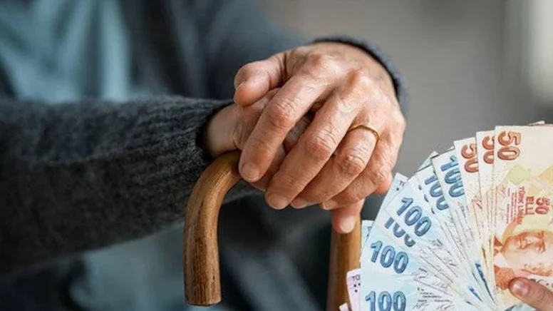 EYT fırsatını birkaç günle kaçıran yüz binlerce sigortalı için beklenen müjde paylaşıldı; Gündemdeki kademeli emeklilik yol haritası sonunda netlik kazandı