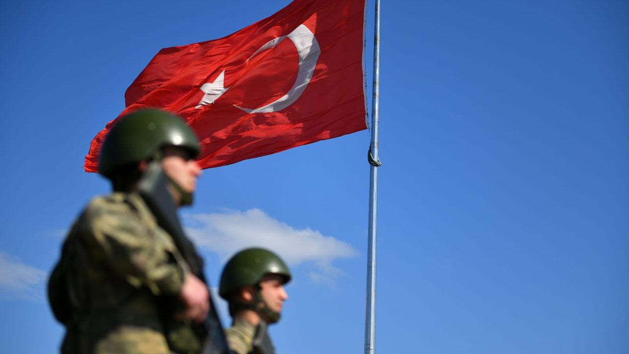 Yunanistan'a kaçmaya çalışan 4'ü FETÖ'cü 9 kişi yakalandı