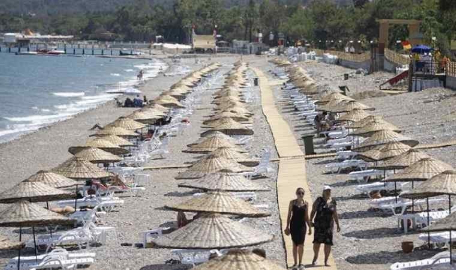 Emekliler halk plajlarında şezlong ve şemsiyeleri ücretsiz kullanabilecek - Son Dakika Türkiye Haberleri