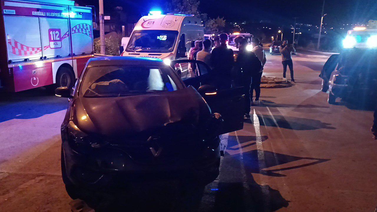 Kırıkkale'de iki otomobil çarpıştı: 5 yaralı