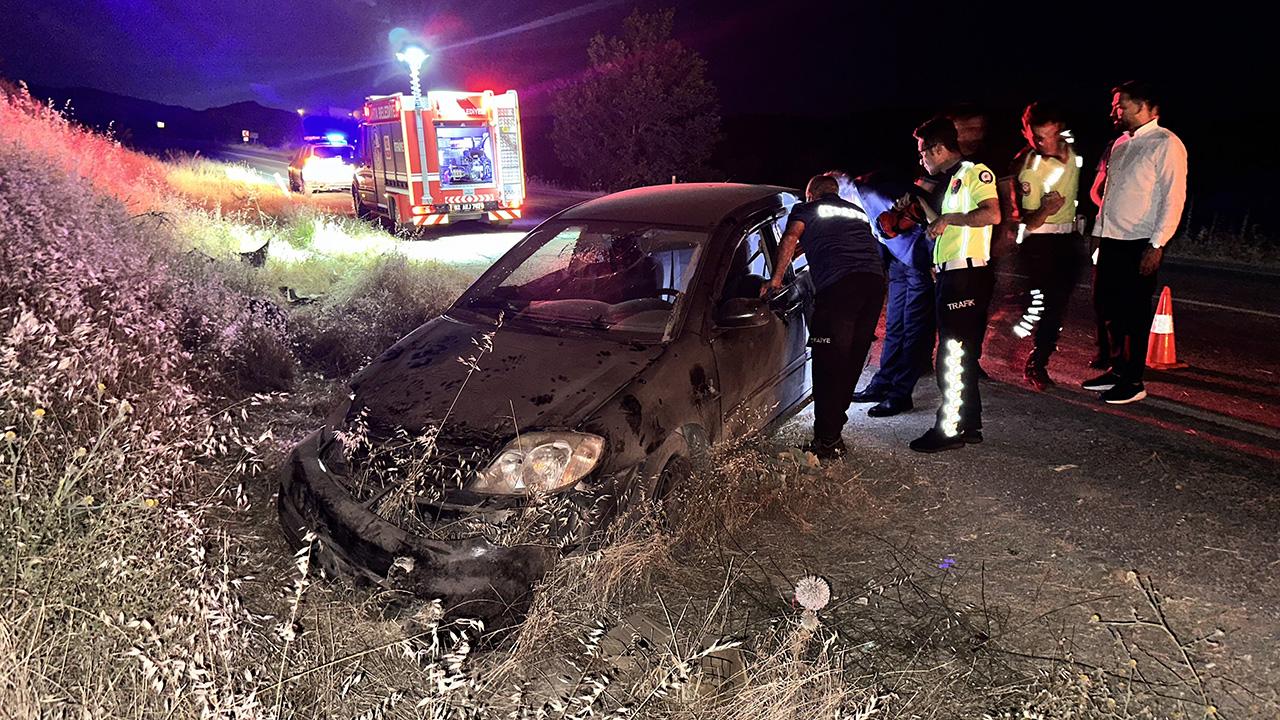 Kontrolü kaybeden otomobil hendeğe yuvarlandı: 1 ölü, 6 yaralı