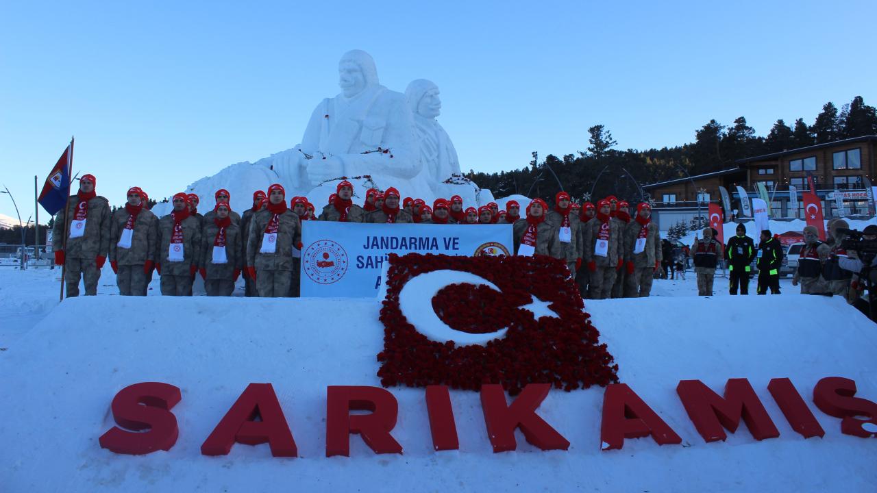 Sarıkamış şehitleri anısına "Kardan Heykel Sergisi"