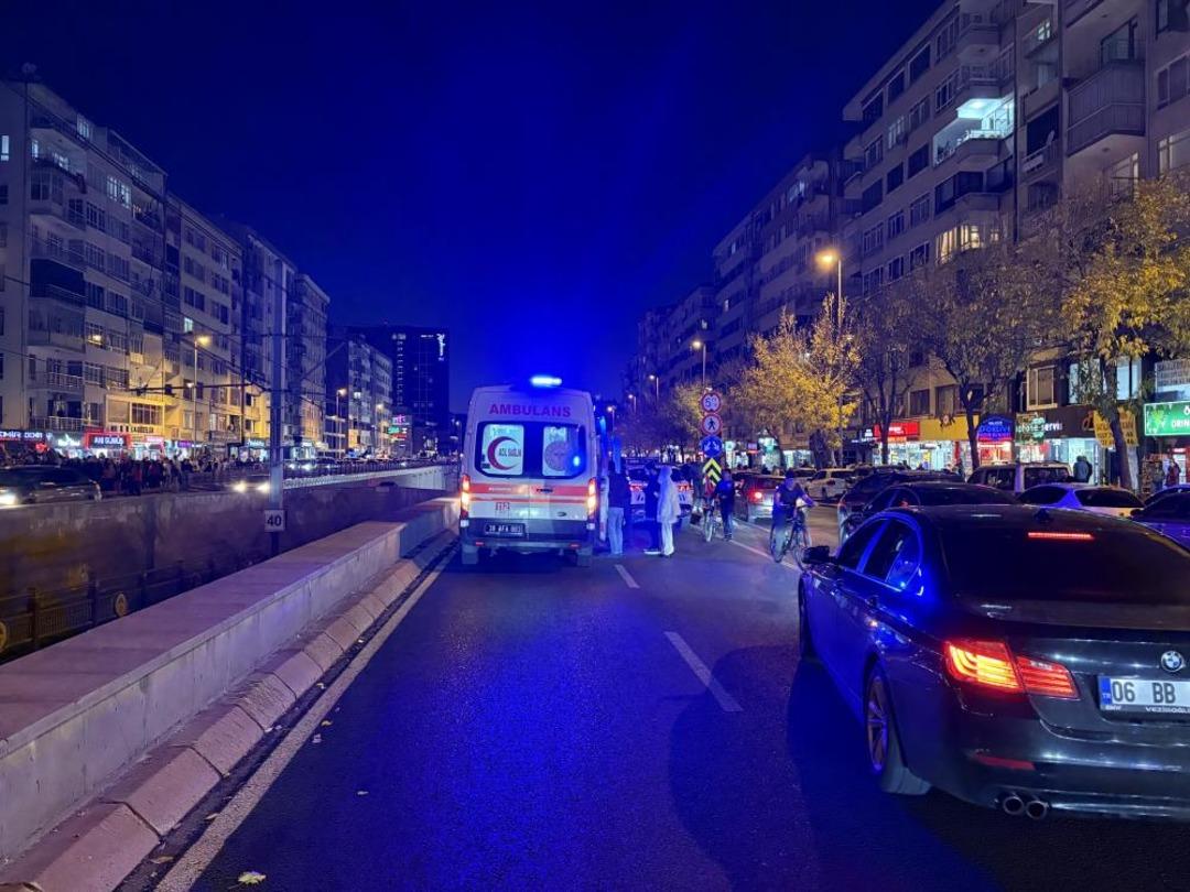 Otomobilin çarptığı cip yan yattı ve yol trafiğe kapatıldı.