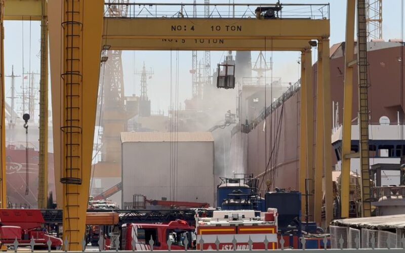 Tuzla Tersanesinde Gemide Yangın Çıktı, Ekipler Müdahale Ediyor