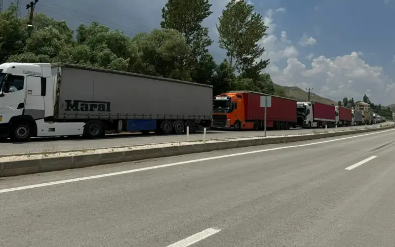 Esendere Sınır Kapısı'nda Uzayan Tır Kuyruğu nedeniyle İşlem Süreleri Uzadı