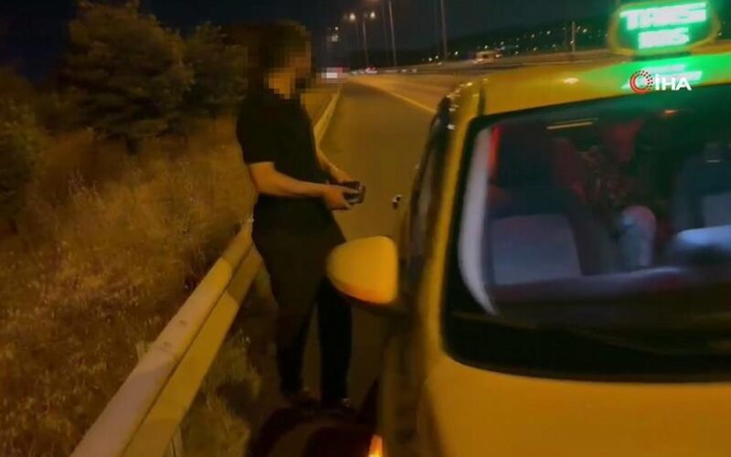 Ticari taksiyle göçmen kaçıran insan tacirleri polisten kaçamadı